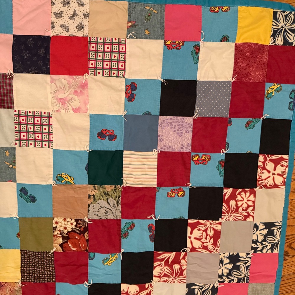 1.a.0.0.6.a Handmade Tied Patchwork Quilt Colorful Fabric Squares Folk Art Thr